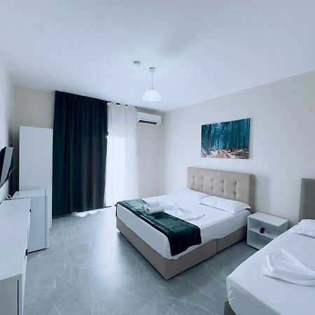 Molla Hotel Restorant Shëngjin Exteriör bild