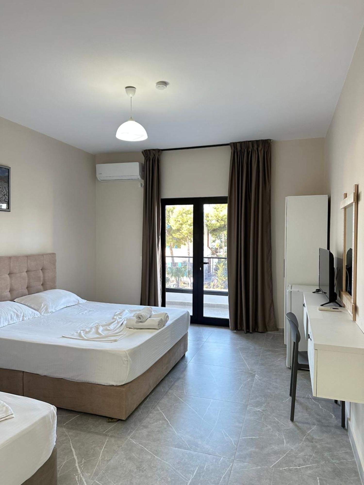 Molla Hotel Restorant Shëngjin Exteriör bild