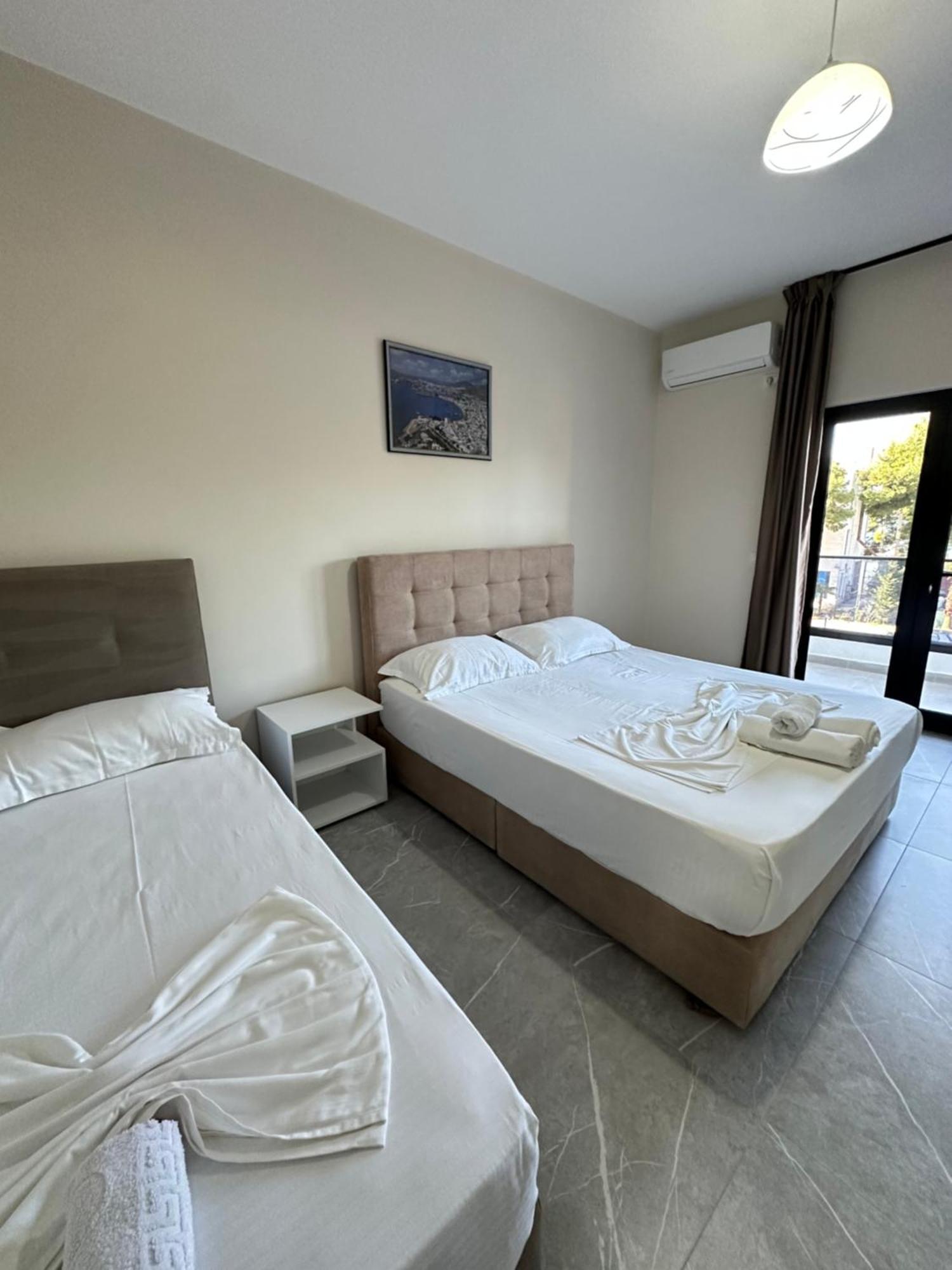 Molla Hotel Restorant Shëngjin Exteriör bild