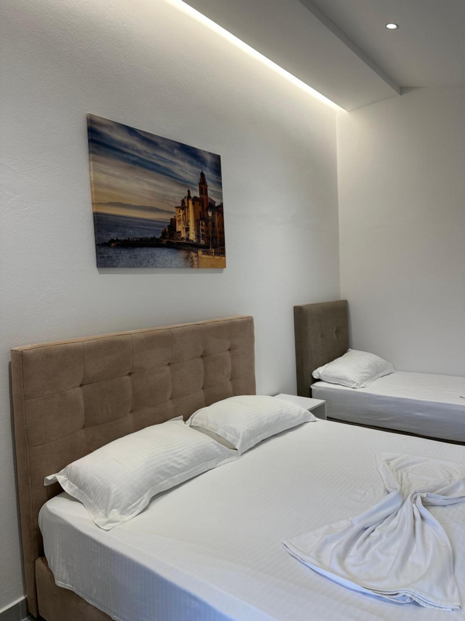 Molla Hotel Restorant Shëngjin Exteriör bild