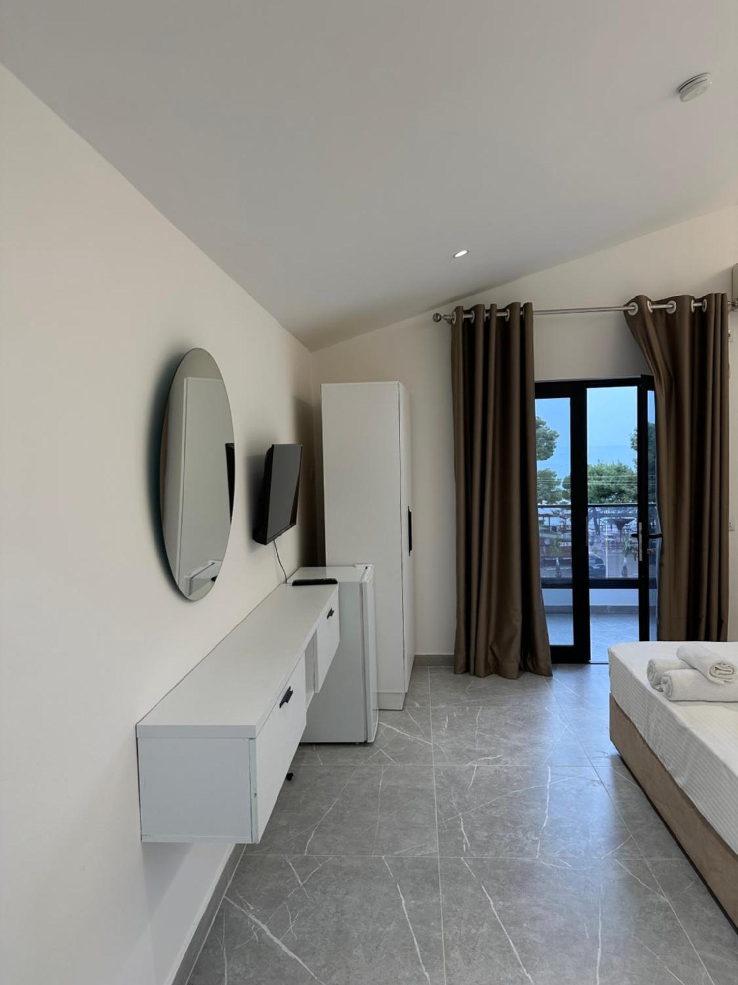 Molla Hotel Restorant Shëngjin Exteriör bild