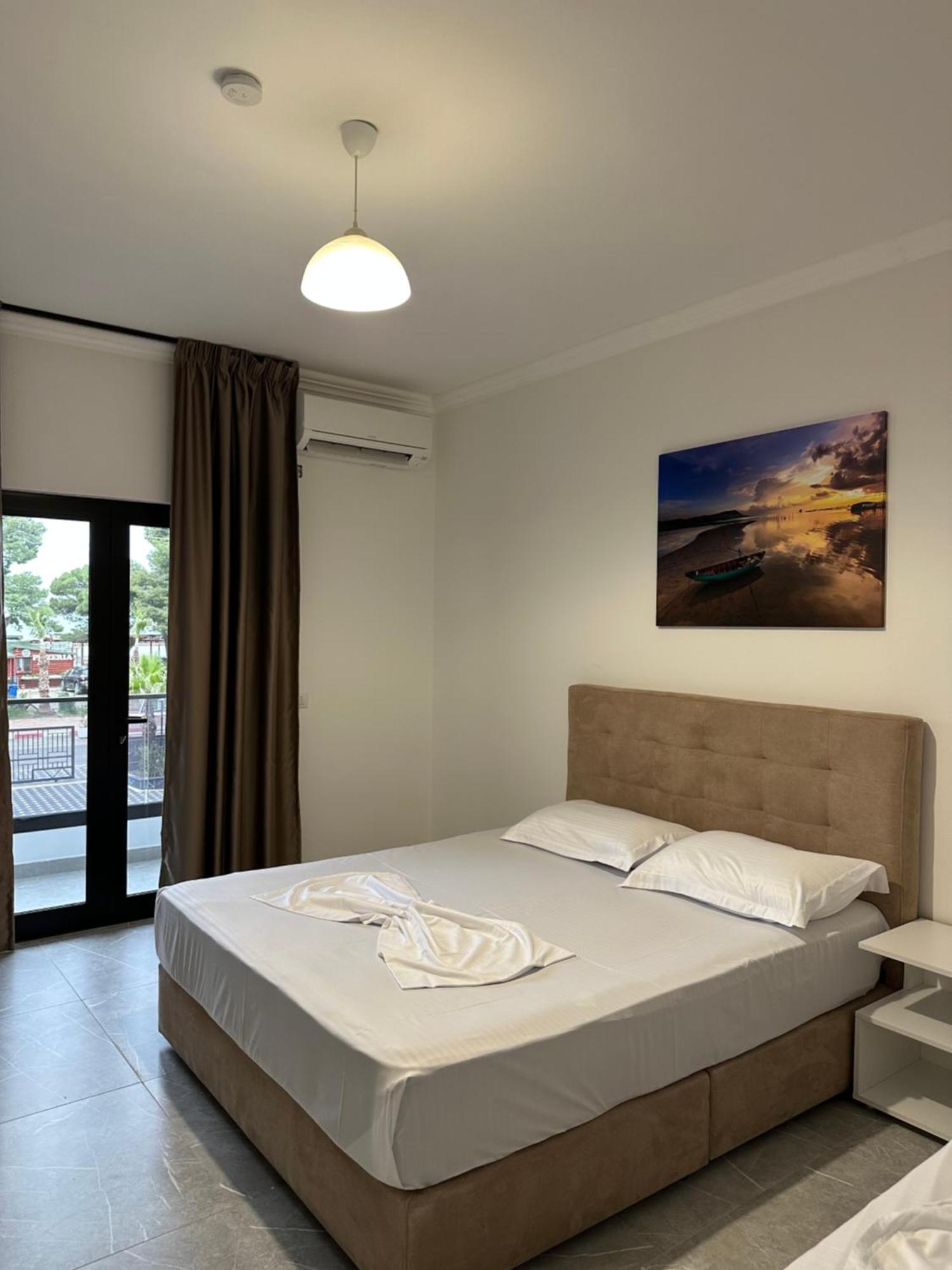 Molla Hotel Restorant Shëngjin Exteriör bild