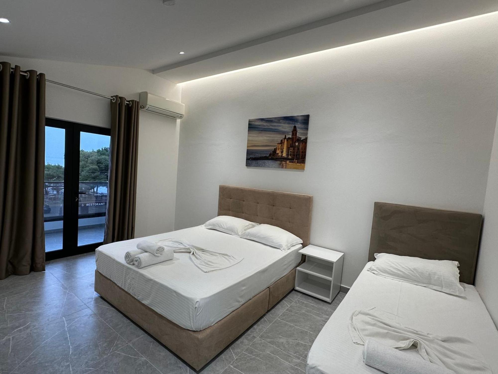Molla Hotel Restorant Shëngjin Exteriör bild