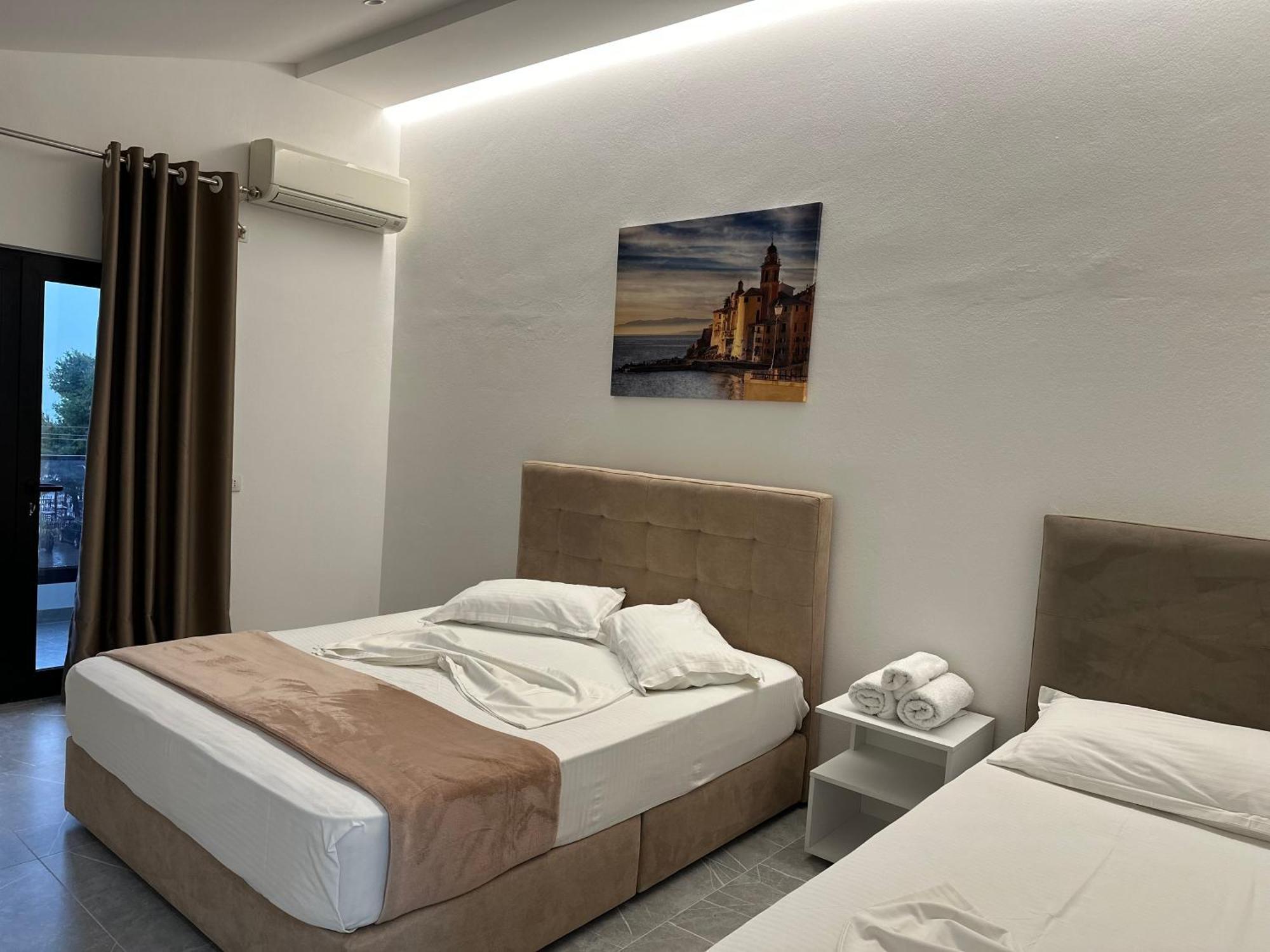 Molla Hotel Restorant Shëngjin Exteriör bild