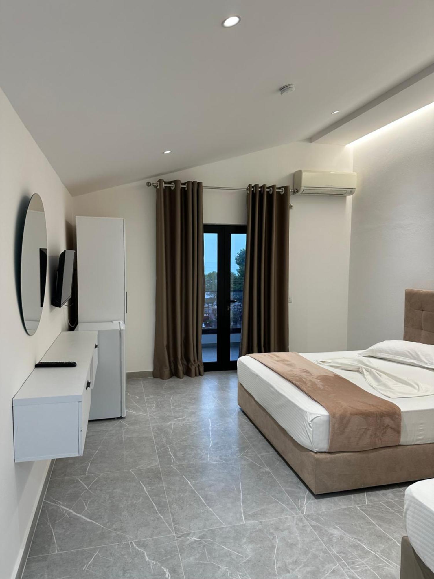 Molla Hotel Restorant Shëngjin Exteriör bild