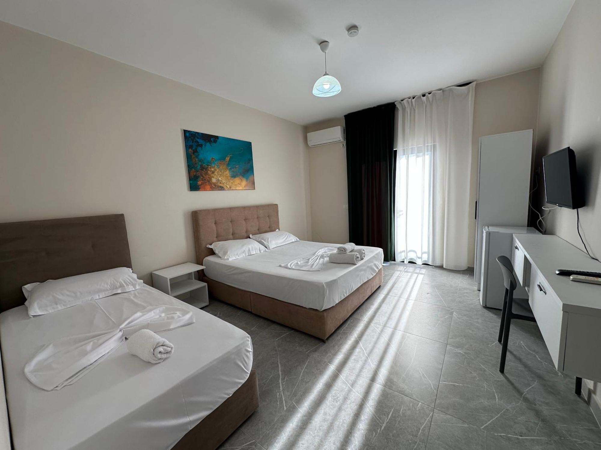 Molla Hotel Restorant Shëngjin Exteriör bild