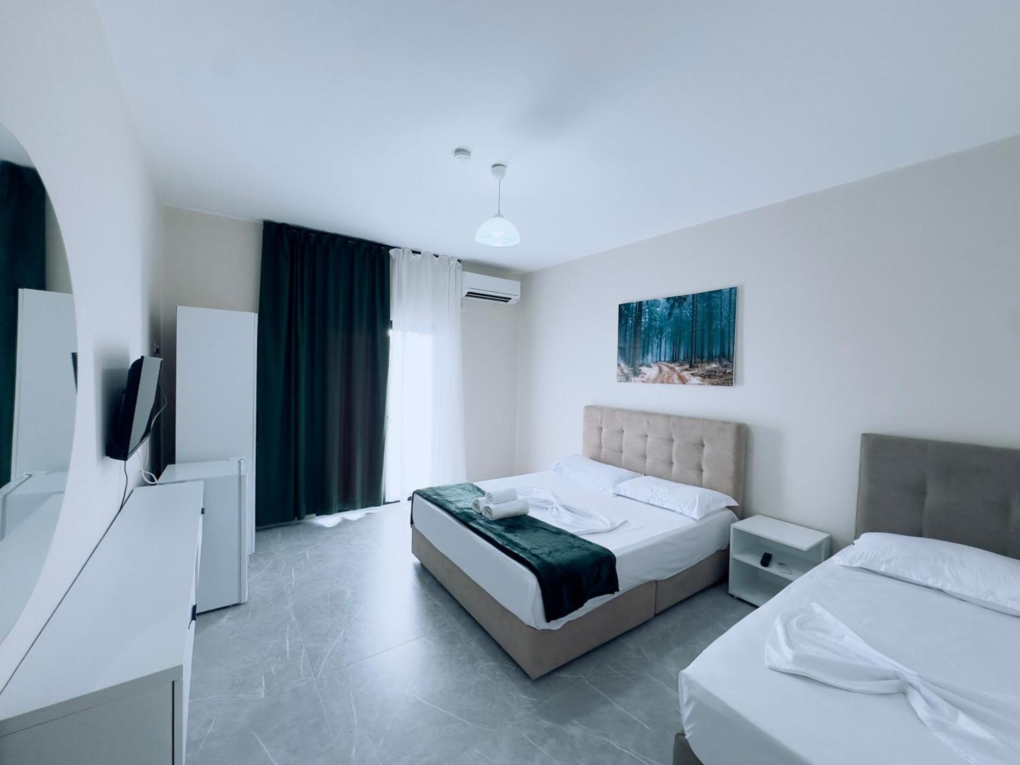 Molla Hotel Restorant Shëngjin Exteriör bild