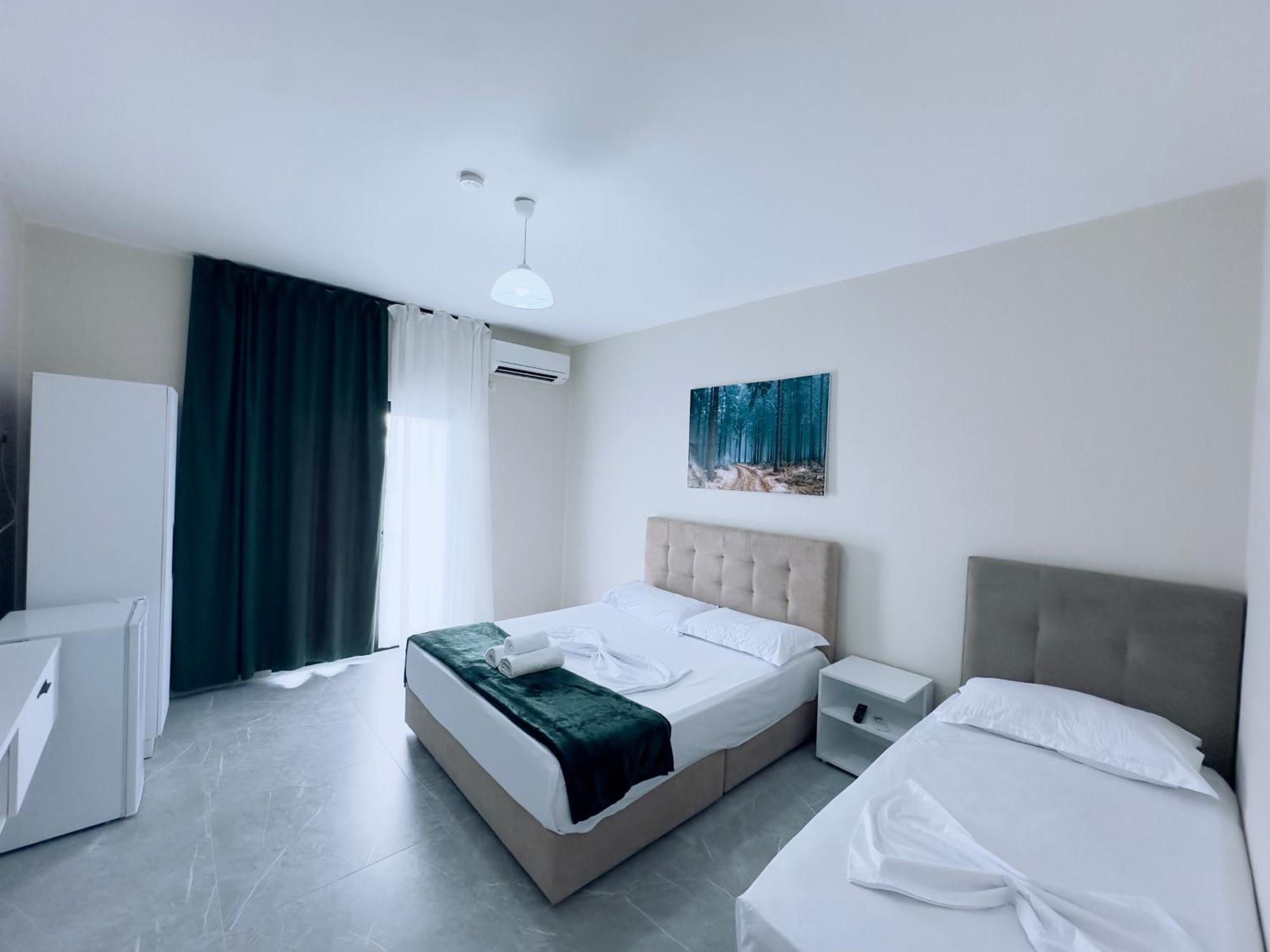 Molla Hotel Restorant Shëngjin Exteriör bild