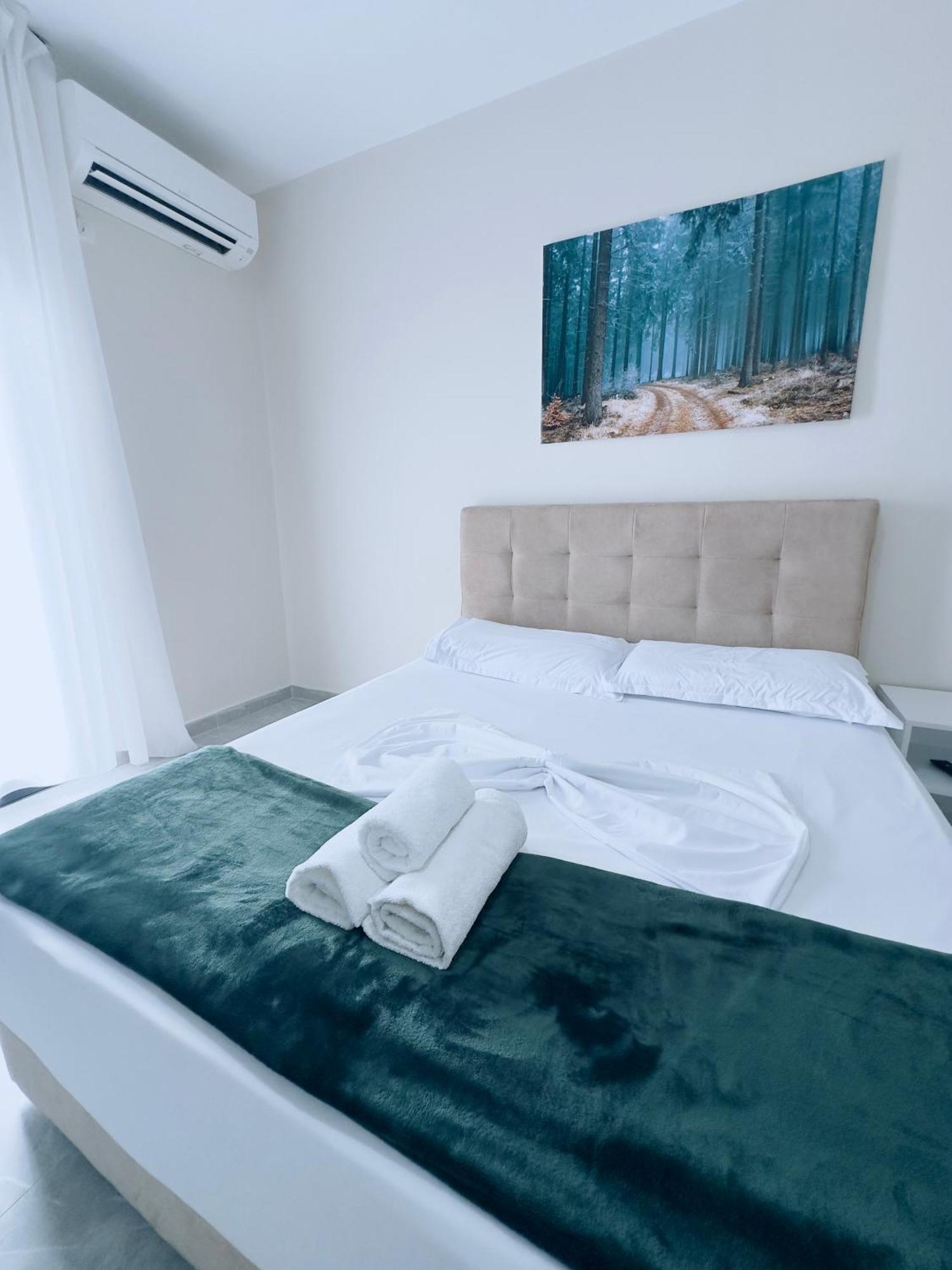 Molla Hotel Restorant Shëngjin Exteriör bild