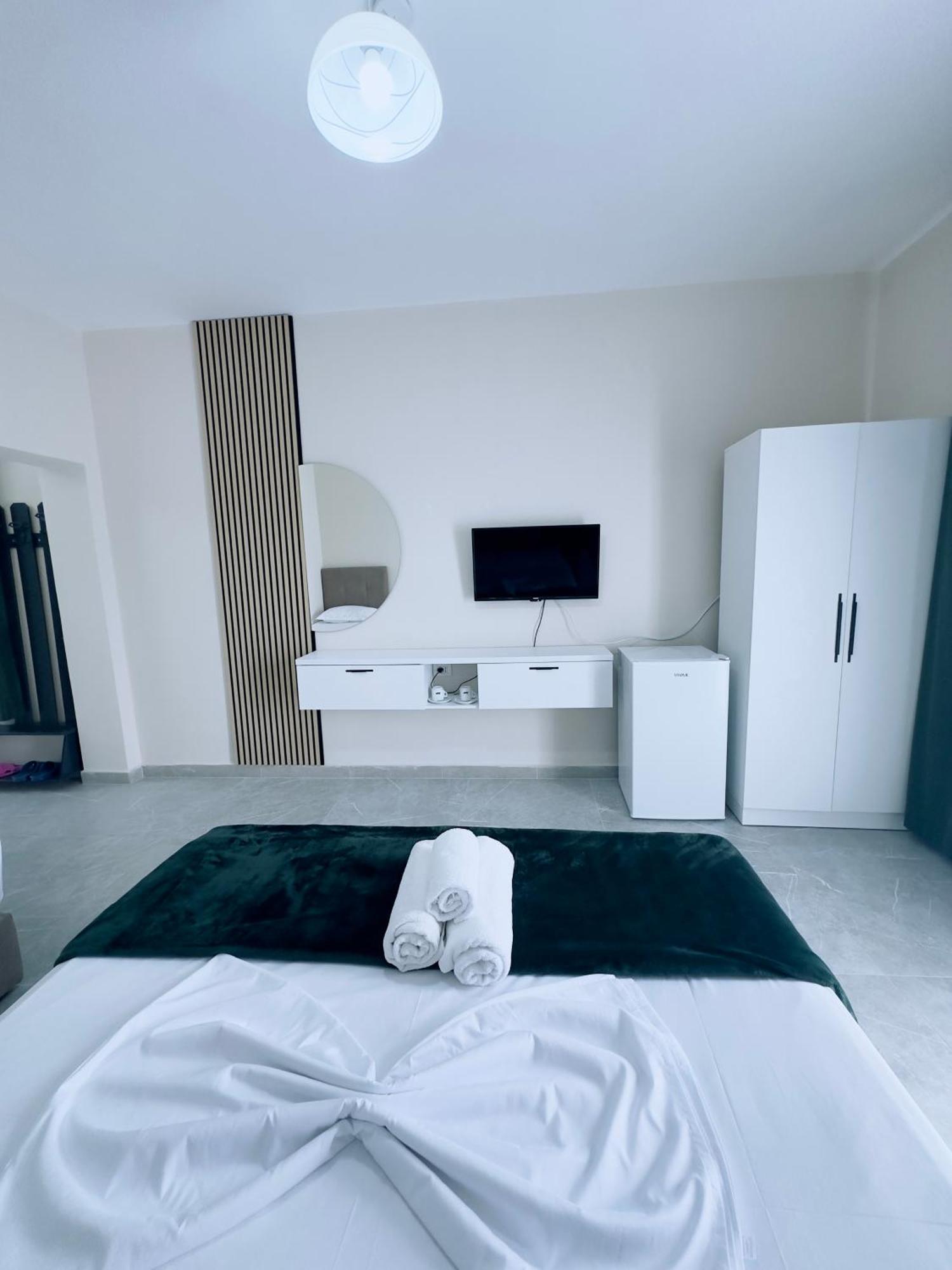 Molla Hotel Restorant Shëngjin Exteriör bild